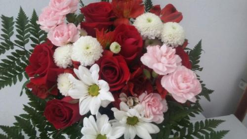 Buque de flores do campo e rosas R$90,00
